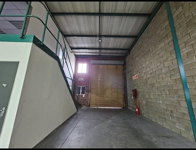 332M² WAREHOUSE TO LET IN LINBRO PARK